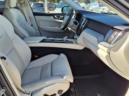 Certified 2023 Volvo XC60 B5 Ultimate w/ Climate Package image 11