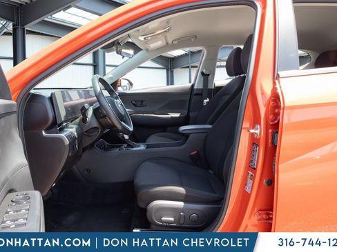 Used 2025 Hyundai Kona SEL FWD image 3