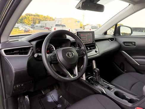 Used 2022 Toyota Corolla Cross LE FWD image 19
