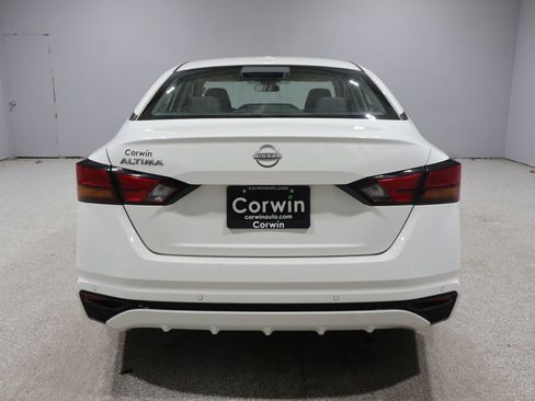 Used 2025 Nissan Altima 2.5 SV FWD image 3