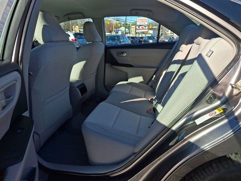 Used 2015 Toyota Camry LE image 9