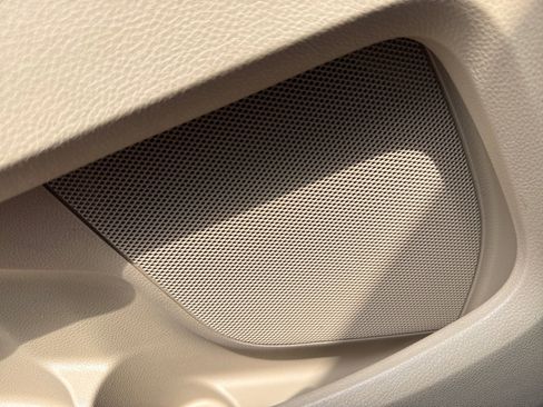 Used 2016 Ford Explorer XLT w/ Equipment Group 202A image 25