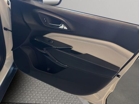 New 2025 Chevrolet Trax LT w/ Driver Confidence Package image 32