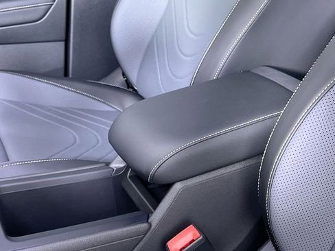 New 2025 Volkswagen Tiguan SE image 21