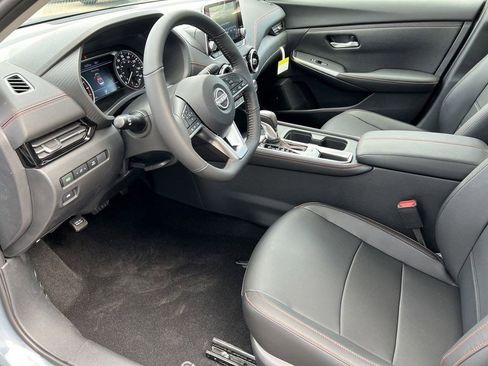 Used 2025 Nissan Sentra SR w/ SR Premium Package FWD image 13
