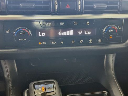 Used 2022 Nissan Pathfinder SL FWD image 23