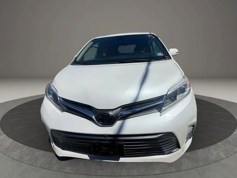 Used 2019 Toyota Sienna Limited Premium AWD/4WD image 2