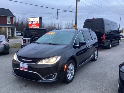 Used 2018 Chrysler Pacifica Touring-L Plus w/ Tire & Wheel Group image 1
