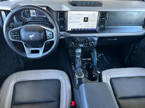 Used 2023 Ford Bronco Wildtrak image 15