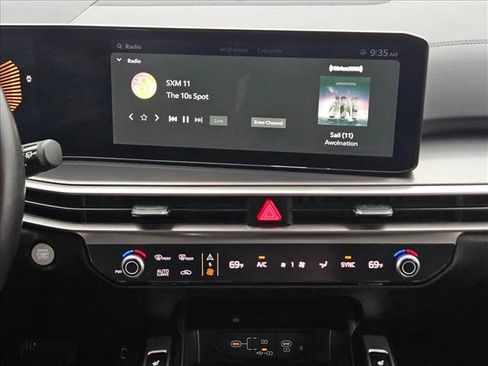 Used 2024 Kia Sorento S image 14