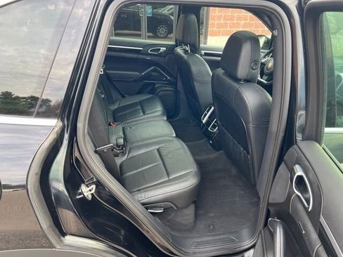 Used 2012 Porsche Cayenne w/ Convenience Pkg image 12