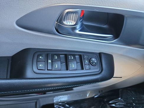 Used 2019 Chrysler Pacifica Limited w/ Advanced Safetytec Group image 25