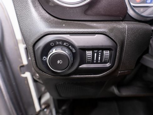 Used 2020 Jeep Wrangler Unlimited Sahara AWD/4WD image 30