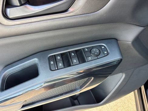 Used 2024 Nissan Pathfinder SV FWD image 16