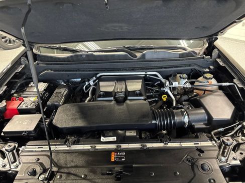 Used 2025 Chevrolet Colorado ZR2 w/ Technology Package AWD/4WD image 77