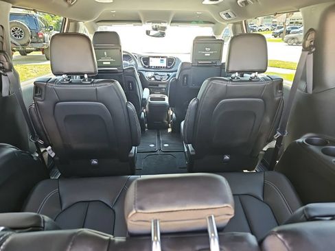 Used 2025 Chrysler Pacifica Select w/ Uconnect Theater Family Group AWD/4WD image 25
