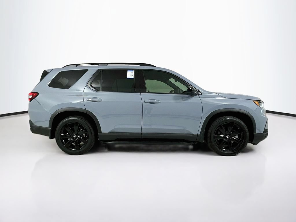 Certified 2025 Honda Pilot Black Edition image 4