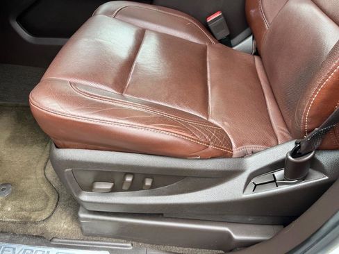 Used 2016 Chevrolet Suburban LTZ image 6