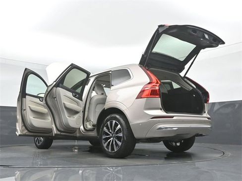 Used 2023 Volvo XC60 B5 Plus image 52