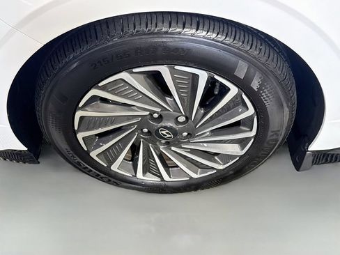 Used 2025 Hyundai Sonata SEL FWD image 4