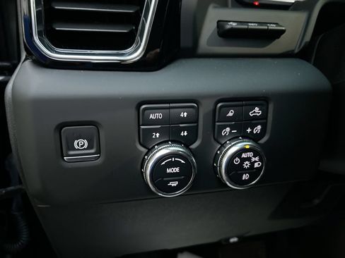 Used 2024 GMC Sierra 2500 Denali w/ Denali Reserve Package AWD/4WD image 22