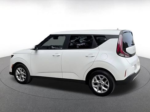 Used 2025 Kia Soul LX w/ LX Technology Package FWD image 10