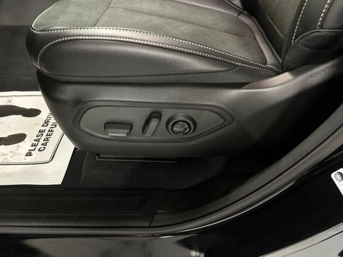 New 2025 Jeep Grand Cherokee Altitude image 11