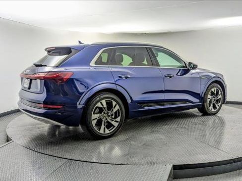 Used 2022 Audi e-tron Premium image 8