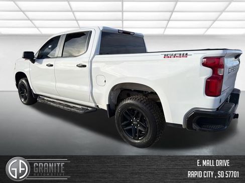 Used 2019 Chevrolet Silverado 1500 LT Trail Boss w/ Convenience Package image 3