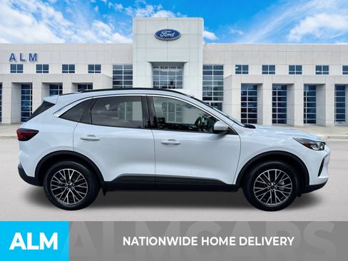 Used 2023 Ford Escape SE image 5