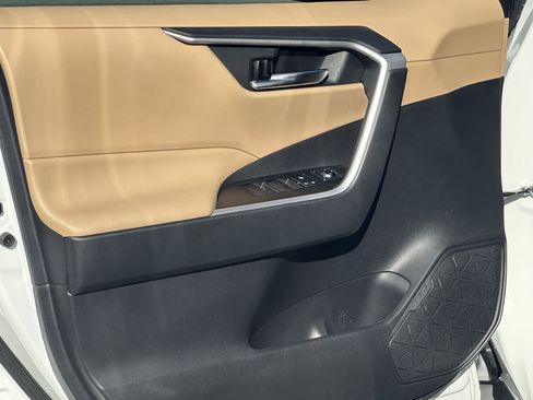 Used 2021 Toyota RAV4 XLE image 13