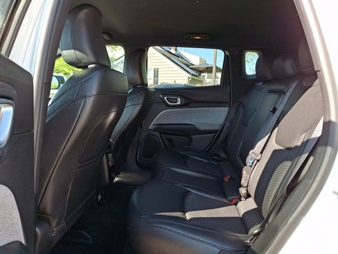 Used 2024 Jeep Compass Latitude AWD/4WD image 17