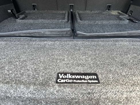 Certified 2023 Volkswagen Tiguan SE R-Line FWD image 31