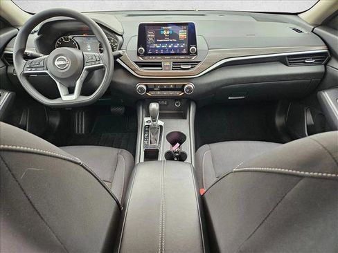 Used 2025 Nissan Altima 2.5 SV FWD image 16
