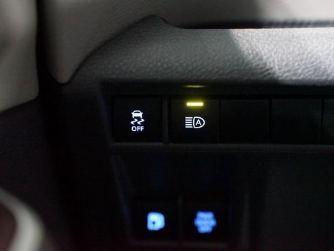 Certified 2024 Toyota Sienna LE image 23