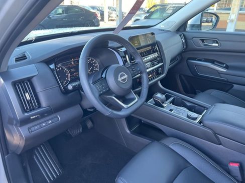 Certified 2025 Nissan Pathfinder SL w/ SL Premium Package image 6