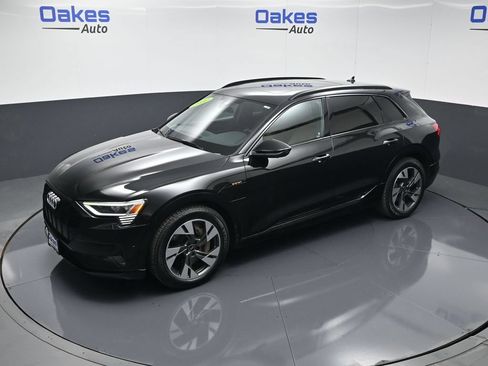 Used 2022 Audi e-tron Premium w/ Convenience Plus Package AWD/4WD image 47