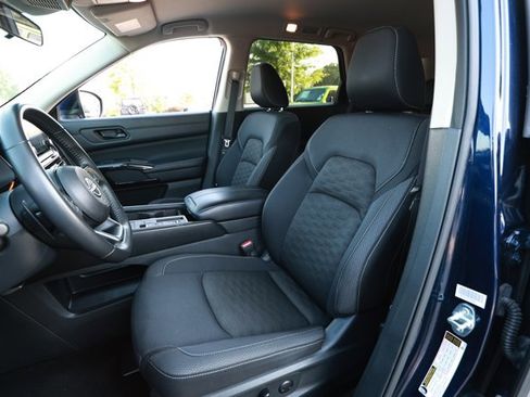 Used 2024 Nissan Pathfinder SV FWD image 24