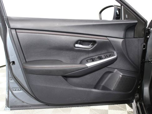 Used 2025 Nissan Sentra SR FWD image 6