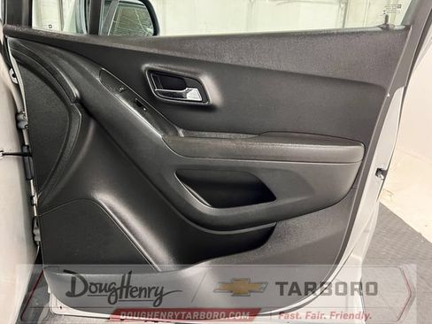 Used 2020 Chevrolet Trax LS FWD image 36