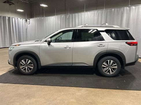 Used 2024 Nissan Pathfinder SL w/ Cargo Package image 12