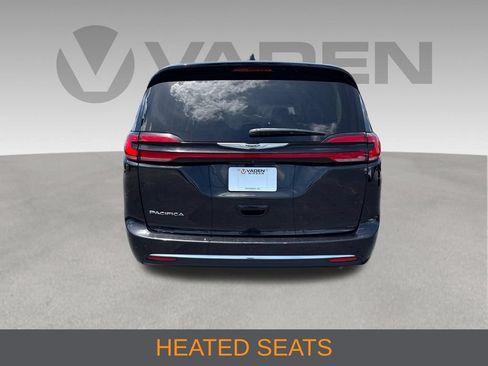 Used 2023 Chrysler Pacifica Touring-L FWD image 11