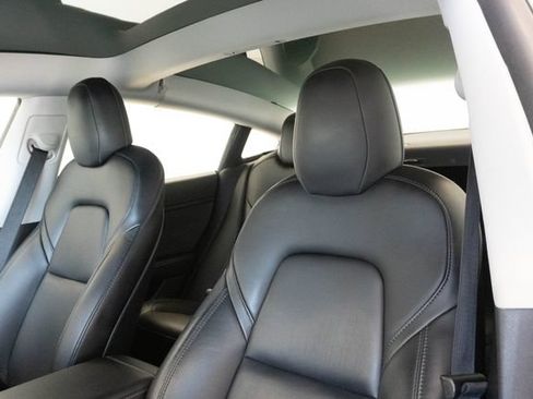 Used 2021 Tesla Model 3 Standard Range Plus RWD image 9