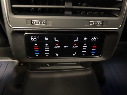 Used 2022 Audi RS Q8 AWD/4WD image 32