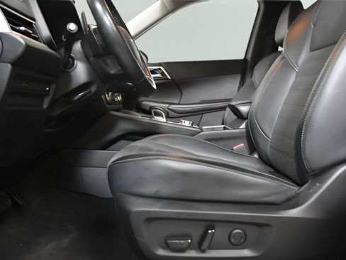 Used 2024 Mitsubishi Outlander SE FWD image 16
