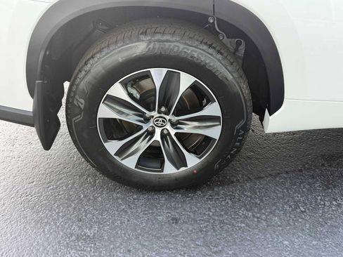 Used 2026 Toyota Highlander XLE AWD/4WD image 8