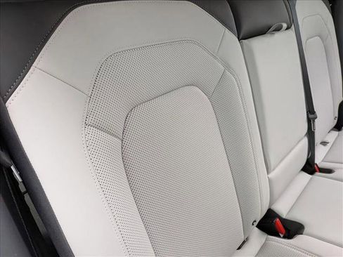 Used 2025 Land Rover Defender 110 X-Dynamic SE image 17