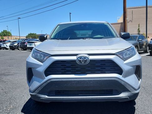 Used 2022 Toyota RAV4 LE AWD/4WD image 2
