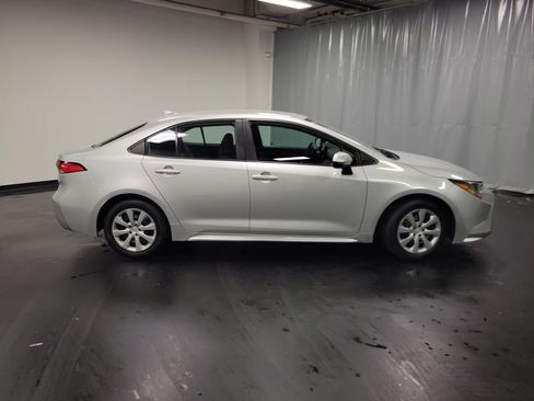 Used 2022 Toyota Corolla LE FWD image 9
