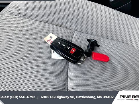 Used 2022 Toyota Corolla LE image 10